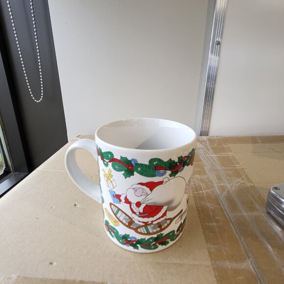 Vintage Christmas Santa Claus on snowshoes Coffee Tea Cup Mug Japan GUC SEE PICS - Picture 3 of 8